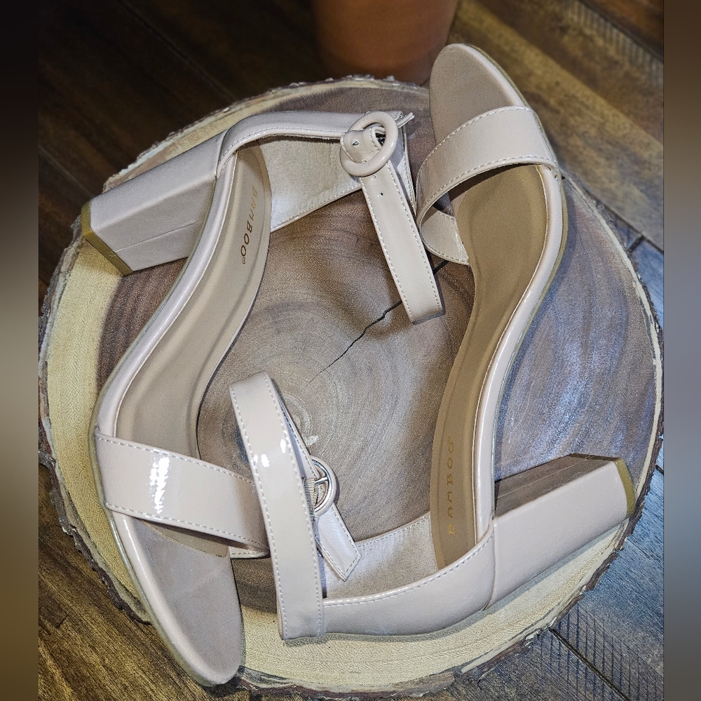 Nude patent leather, true color in close up pics. Size 9 never worn